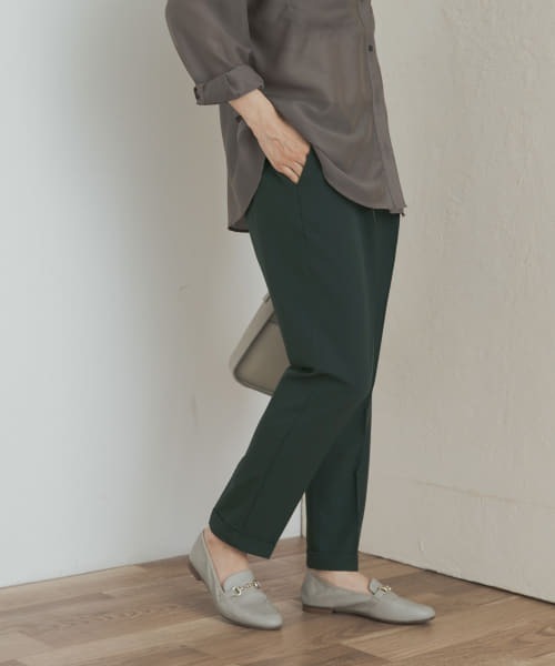 URBAN RESEARCH DOORS(アーバンリサーチドアーズ)の「『3サイズ展開』ストレッチテーパードイージーパンツ(その他パンツ・レディース・グリーン/ブラック/ネイビー・X-SMALL/SMALL/MEDIUM)」の7枚目の写真