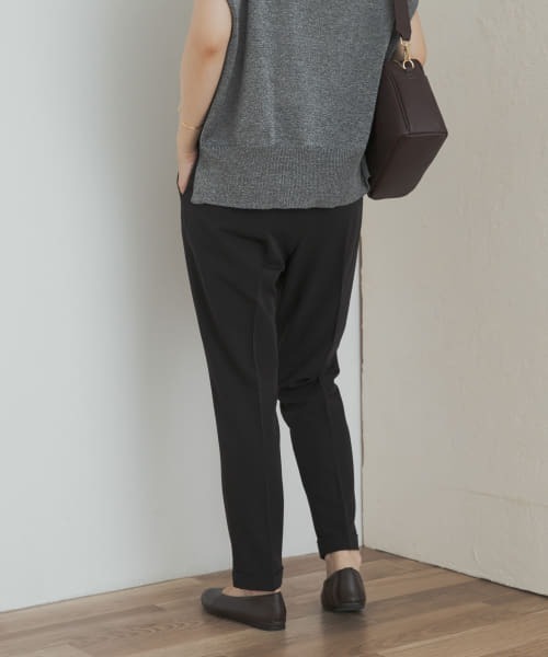URBAN RESEARCH DOORS(アーバンリサーチドアーズ)の「『3サイズ展開』ストレッチテーパードイージーパンツ(その他パンツ・レディース・グリーン/ブラック/ネイビー・X-SMALL/SMALL/MEDIUM)」の11枚目の写真