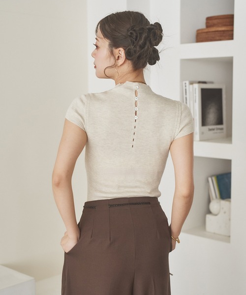 LAULEN(ローレン)の「2way front button lib knit /2wayフロントボタンリブニット(ニット/セーター・レディース・オートミール/ブラウン/チャコールグレー/ブラック・FREE)」の4枚目の写真