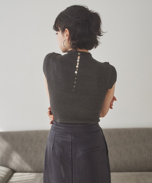 LAULEN(ローレン)の「2way front button lib knit /2wayフロントボタンリブニット(ニット/セーター・レディース・オートミール/ブラウン/チャコールグレー/ブラック・FREE)」の6枚目の写真