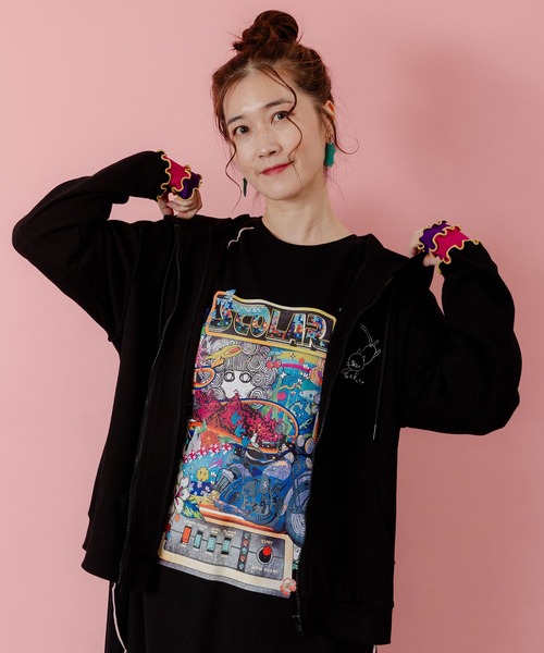 ScoLar（スカラー）の「153615：にゃんこスカラー 袖配色パーカー（パーカー・レディース・グレー/ブラック/アイボリー・M）」の2枚目の写真