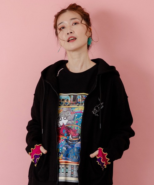 ScoLar（スカラー）の「153615：にゃんこスカラー 袖配色パーカー（パーカー・レディース・グレー/ブラック/アイボリー・M）」の5枚目の写真