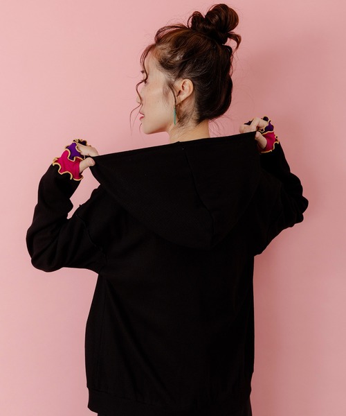 ScoLar（スカラー）の「153615：にゃんこスカラー 袖配色パーカー（パーカー・レディース・グレー/ブラック/アイボリー・M）」の7枚目の写真