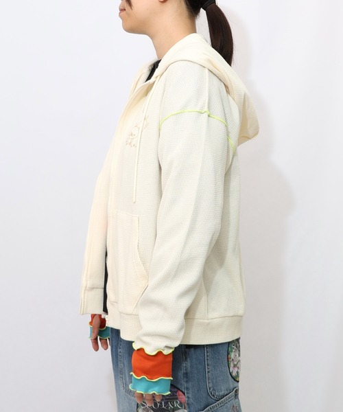 ScoLar（スカラー）の「153615：にゃんこスカラー 袖配色パーカー（パーカー・レディース・グレー/ブラック/アイボリー・M）」の12枚目の写真