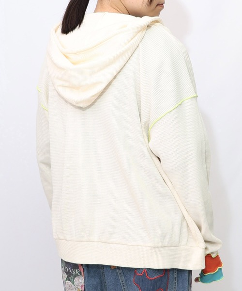 ScoLar（スカラー）の「153615：にゃんこスカラー 袖配色パーカー（パーカー・レディース・グレー/ブラック/アイボリー・M）」の13枚目の写真