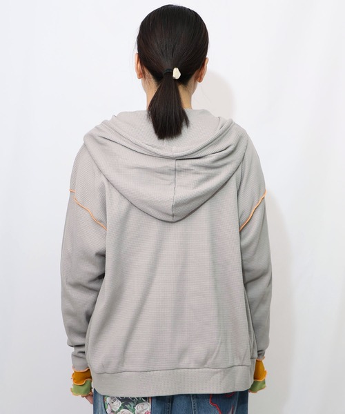 ScoLar（スカラー）の「153615：にゃんこスカラー 袖配色パーカー（パーカー・レディース・グレー/ブラック/アイボリー・M）」の16枚目の写真