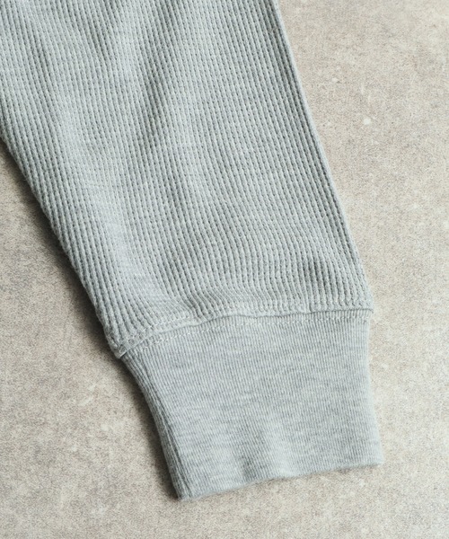 KANGOL（カンゴール）の「【KANGOL/カンゴール】別注 ワッフル ロゴ刺繍 ロングスリーブ ヘンリーネック Tシャツ（Tシャツ/カットソー・メンズ・カーキ/ブラック/オフホワイト/杢グレー/ネイビー・M/L/XL）」の11枚目の写真