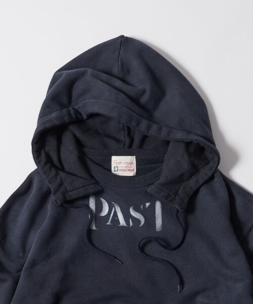 WHO'S WHO gallery（フーズフーギャラリー）の「FromVintage PAST後付けフーディー（パーカー・メンズ・ホワイト/ネイビー・MEDIUM/LARGE）」の6枚目の写真