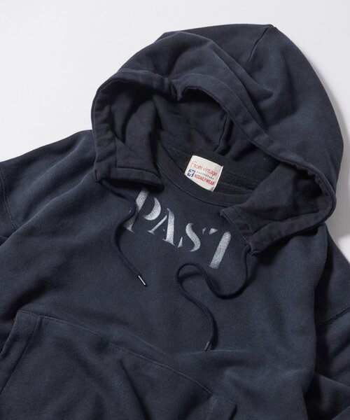 WHO'S WHO gallery（フーズフーギャラリー）の「FromVintage PAST後付けフーディー（パーカー・メンズ・ホワイト/ネイビー・MEDIUM/LARGE）」の7枚目の写真