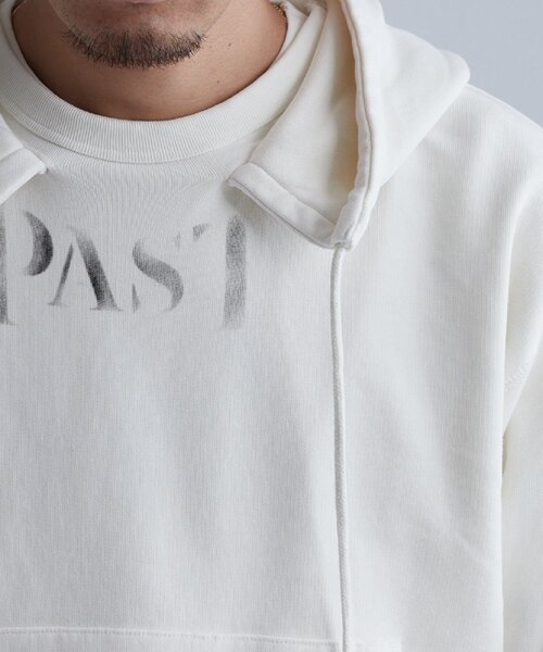 WHO'S WHO gallery（フーズフーギャラリー）の「FromVintage PAST後付けフーディー（パーカー・メンズ・ホワイト/ネイビー・MEDIUM/LARGE）」の10枚目の写真