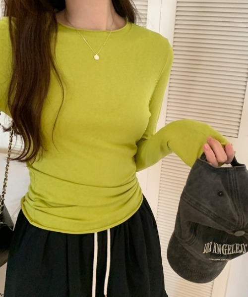 Teem Store(チームストア)の「【7色展開/カラバリ豊富】ベーシックカラースラブシアーロンT レイヤード 重ね着(Tシャツ/カットソー・レディース・イエロー/チャコール/ホワイト/サックスブルー/ブラック/ピンク/グレー・M/L)」の14枚目の写真