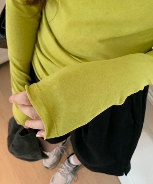 Teem Store(チームストア)の「【7色展開/カラバリ豊富】ベーシックカラースラブシアーロンT レイヤード 重ね着(Tシャツ/カットソー・レディース・イエロー/チャコール/ホワイト/サックスブルー/ブラック/ピンク/グレー・M/L)」の22枚目の写真