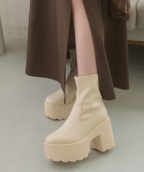 Ambre Neige(アンブルネージュ)の「platform stretch short boots / アツゾコストレッチショートブーツ(ブーツ・レディース・ブラック/ダークブラウン/ブラック系その他/アイボリー・LARGE/MEDIUM)」の2枚目の写真