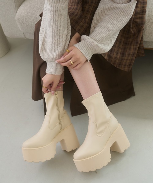 Ambre Neige(アンブルネージュ)の「platform stretch short boots / アツゾコストレッチショートブーツ(ブーツ・レディース・ブラック/ダークブラウン/ブラック系その他/アイボリー・LARGE/MEDIUM)」の6枚目の写真