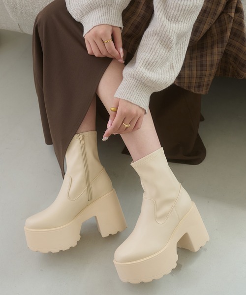 Ambre Neige(アンブルネージュ)の「platform stretch short boots / アツゾコストレッチショートブーツ(ブーツ・レディース・ブラック/ダークブラウン/ブラック系その他/アイボリー・LARGE/MEDIUM)」の8枚目の写真