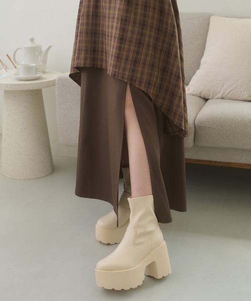 Ambre Neige(アンブルネージュ)の「platform stretch short boots / アツゾコストレッチショートブーツ(ブーツ・レディース・ブラック/ダークブラウン/ブラック系その他/アイボリー・LARGE/MEDIUM)」の11枚目の写真