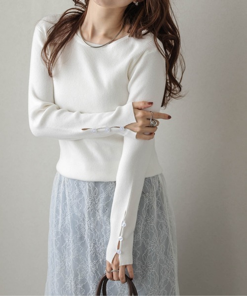AMELY(エミリー)の「スリーブボタンリブニット(ニット/セーター・レディース・ブラック/ホワイト/グリーン/グレー・フリー)」の13枚目の写真