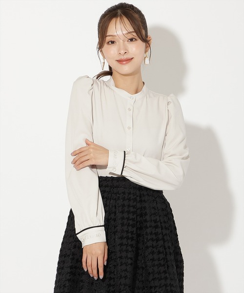 AND COUTURE(アンドクチュール)の「カフス刺繍ボウタイブラウス(シャツ/ブラウス・レディース・ベージュ/オフホワイト/ネイビー・FREE)」の13枚目の写真