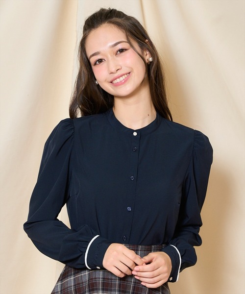 AND COUTURE(アンドクチュール)の「カフス刺繍ボウタイブラウス(シャツ/ブラウス・レディース・ベージュ/オフホワイト/ネイビー・FREE)」の18枚目の写真