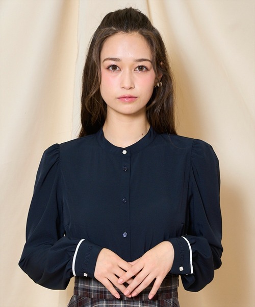 AND COUTURE(アンドクチュール)の「カフス刺繍ボウタイブラウス(シャツ/ブラウス・レディース・ベージュ/オフホワイト/ネイビー・FREE)」の19枚目の写真