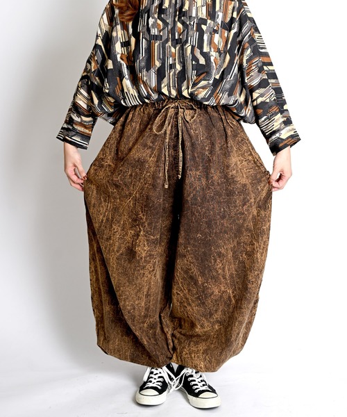 MARAI(マーライ)の「ストーンウォッシュサルエルパンツ(その他パンツ・レディース・ブラック/カーキ/ブラック系その他/ブラウン/グリーン/レッド/パープル・FREE)」の13枚目の写真