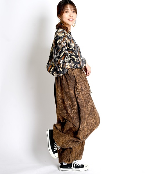 MARAI(マーライ)の「ストーンウォッシュサルエルパンツ(その他パンツ・レディース・ブラック/カーキ/ブラック系その他/ブラウン/グリーン/レッド/パープル・FREE)」の16枚目の写真