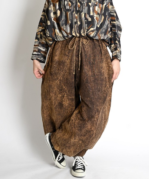 MARAI(マーライ)の「ストーンウォッシュサルエルパンツ(その他パンツ・レディース・ブラック/カーキ/ブラック系その他/ブラウン/グリーン/レッド/パープル・FREE)」の14枚目の写真