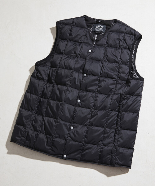 FREAK'S STORE（フリークスストア）の「限定展開 TAION/タイオン ベーシック Vネックボタン インナーダウンベスト / TAION-001（ダウンベスト・メンズ・ネイビー/チャコールグレー/オリーブ/ブラック・SMALL/MEDIUM/LARGE/X-LARGE）」の2枚目の写真