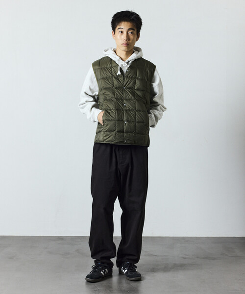 FREAK'S STORE（フリークスストア）の「限定展開 TAION/タイオン ベーシック Vネックボタン インナーダウンベスト / TAION-001（ダウンベスト・メンズ・ネイビー/チャコールグレー/オリーブ/ブラック・SMALL/MEDIUM/LARGE/X-LARGE）」の14枚目の写真