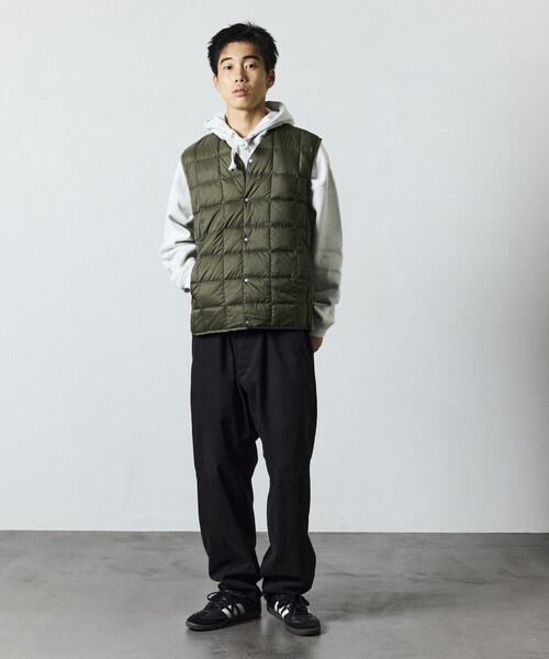 FREAK'S STORE（フリークスストア）の「限定展開 TAION/タイオン ベーシック Vネックボタン インナーダウンベスト / TAION-001（ダウンベスト・メンズ・ネイビー/チャコールグレー/オリーブ/ブラック・SMALL/MEDIUM/LARGE/X-LARGE）」の15枚目の写真