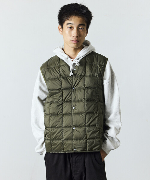 FREAK'S STORE（フリークスストア）の「限定展開 TAION/タイオン ベーシック Vネックボタン インナーダウンベスト / TAION-001（ダウンベスト・メンズ・ネイビー/チャコールグレー/オリーブ/ブラック・SMALL/MEDIUM/LARGE/X-LARGE）」の5枚目の写真