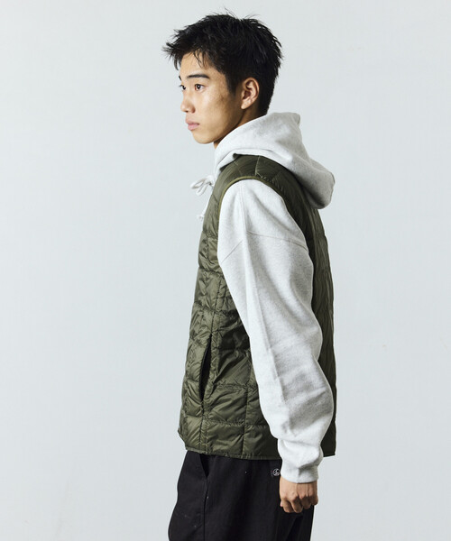 FREAK'S STORE（フリークスストア）の「限定展開 TAION/タイオン ベーシック Vネックボタン インナーダウンベスト / TAION-001（ダウンベスト・メンズ・ネイビー/チャコールグレー/オリーブ/ブラック・SMALL/MEDIUM/LARGE/X-LARGE）」の8枚目の写真