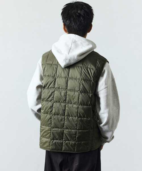 FREAK'S STORE（フリークスストア）の「限定展開 TAION/タイオン ベーシック Vネックボタン インナーダウンベスト / TAION-001（ダウンベスト・メンズ・ネイビー/チャコールグレー/オリーブ/ブラック・SMALL/MEDIUM/LARGE/X-LARGE）」の9枚目の写真