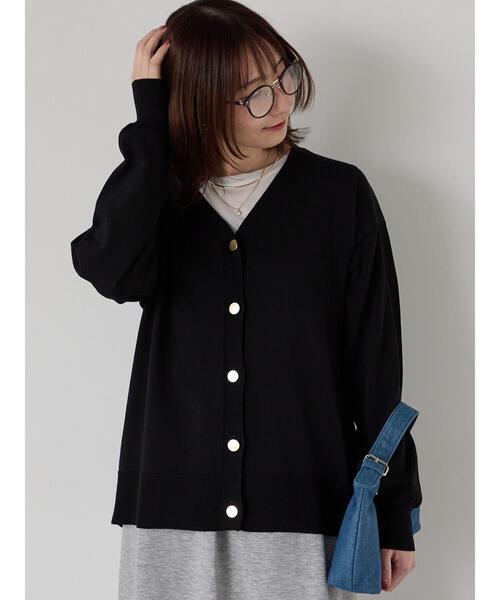 Te chichi TERRASSE(テチチテラス)の「金釦Vネックリラックスカーディガン(カーディガン/ボレロ・レディース・ベージュ/ブラック/ブルー/ピンク・F)」の15枚目の写真