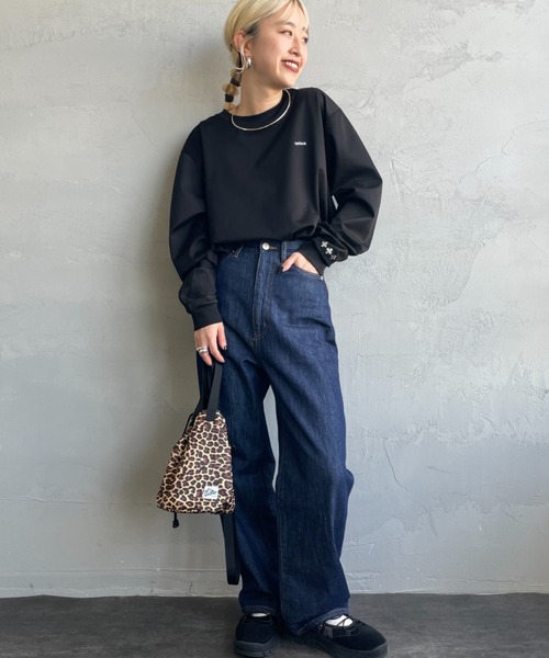 TATRAS（タトラス）の「[TATRAS/タトラス] SICADO ワンポイントロゴ ロングスリーブTシャツ（Tシャツ/カットソー・レディース・ブラック/ホワイト・1/2/3/4）」の5枚目の写真