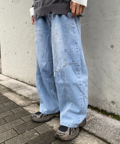 lilful（リルフル）の「ウォッシュ加工ダメージワイドカーブシルエットバギーデニムパンツ（デニムパンツ・メンズ・ライトブルー/ブルー・L/M）」の12枚目の写真