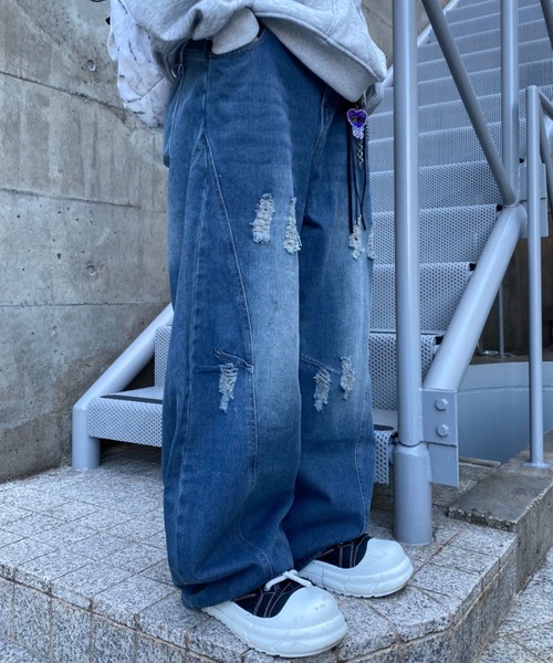 lilful（リルフル）の「ウォッシュ加工ダメージワイドカーブシルエットバギーデニムパンツ（デニムパンツ・メンズ・ライトブルー/ブルー・L/M）」の17枚目の写真