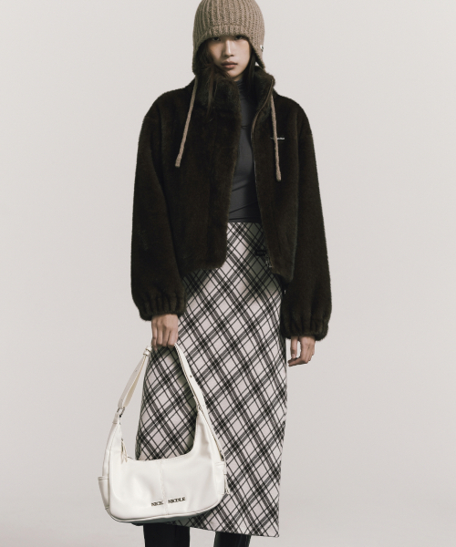 NICK&NICOLE(ニックアンドニコール)の「LOGO POCKET HALF SHOULDER BAG_IVORY(ショルダーバッグ・レディース・その他・FREE)」の7枚目の写真