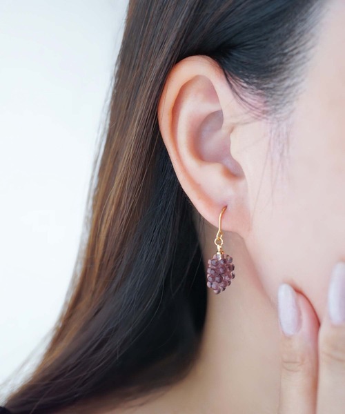 CERCA(チェルカ)の「jolie minette/ミニ ぶどう フック ピアス/アレルギー対応(ピアス(両耳用)・レディース・イエロー系その他/グリーン/パープル系その他・FREE)」の2枚目の写真