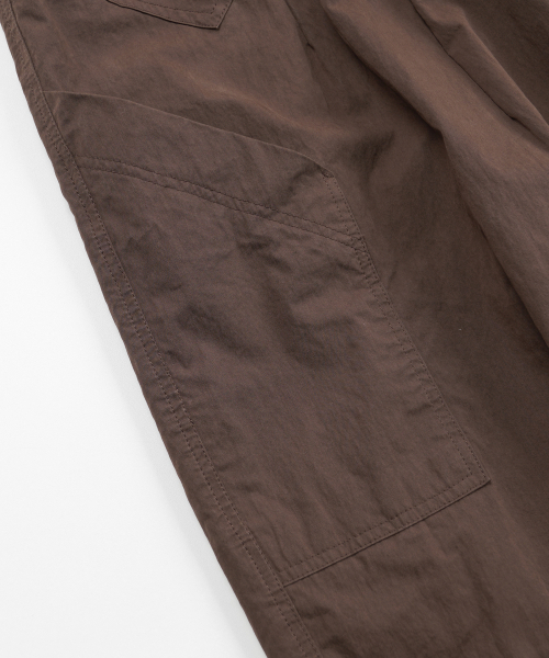 FRIZMWORKS(フリズムワークス)の「FOLD FATIGUE WIDE PANTS _ BROWN(その他パンツ・メンズ・その他・SMALL/MEDIUM/LARGE/X-LARGE)」の6枚目の写真