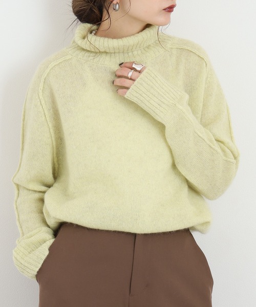 EGLANTINE(エグランティーヌ)の「EGLANTINE ヤク タートルネックニット(ニット/セーター・レディース・ベビーピンク/ペールイエロー/ブラック系/ローズ系/ワインレッド/杢グレー/モカ/オフホワイト/ライトベージュ/ブラック・38)」の8枚目の写真