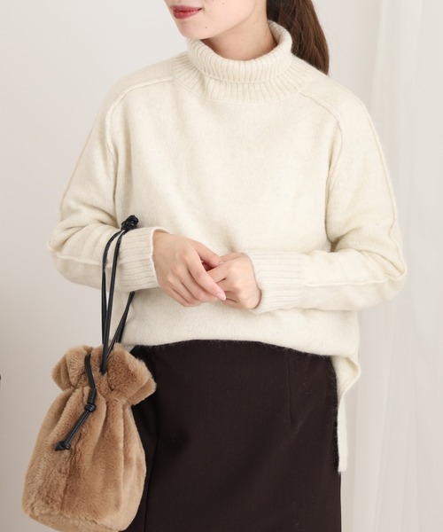 EGLANTINE(エグランティーヌ)の「EGLANTINE ヤク タートルネックニット(ニット/セーター・レディース・ベビーピンク/ペールイエロー/ブラック系/ローズ系/ワインレッド/杢グレー/モカ/オフホワイト/ライトベージュ/ブラック・38)」の13枚目の写真