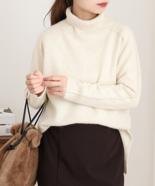 EGLANTINE(エグランティーヌ)の「EGLANTINE ヤク タートルネックニット(ニット/セーター・レディース・ベビーピンク/ペールイエロー/ブラック系/ローズ系/ワインレッド/杢グレー/モカ/オフホワイト/ライトベージュ/ブラック・38)」の16枚目の写真