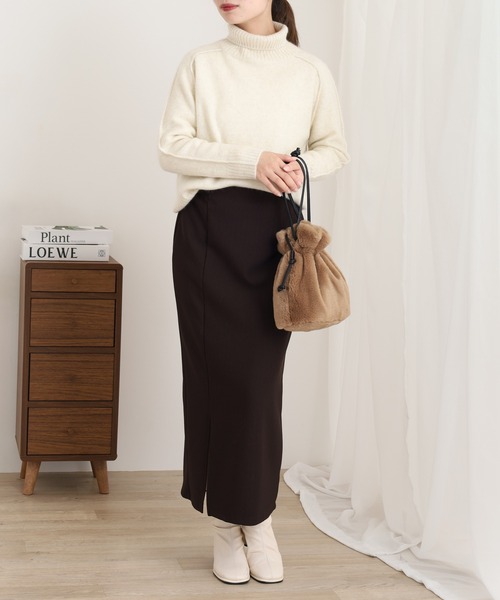 EGLANTINE(エグランティーヌ)の「EGLANTINE ヤク タートルネックニット(ニット/セーター・レディース・ベビーピンク/ペールイエロー/ブラック系/ローズ系/ワインレッド/杢グレー/モカ/オフホワイト/ライトベージュ/ブラック・38)」の18枚目の写真