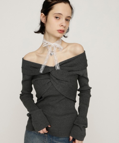 SLY（スライ）の「TWIST RIBBON KNIT TOPS ツイストリボン ニット トップス 秋服 冬服（ニット/セーター・レディース・レッド/ブラック/杢グレー/アイボリー・FREE）」の4枚目の写真