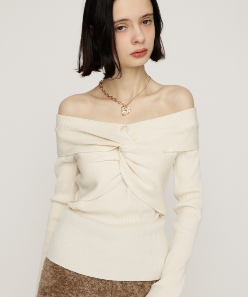 SLY（スライ）の「TWIST RIBBON KNIT TOPS ツイストリボン ニット トップス 秋服 冬服（ニット/セーター・レディース・レッド/ブラック/杢グレー/アイボリー・FREE）」の2枚目の写真