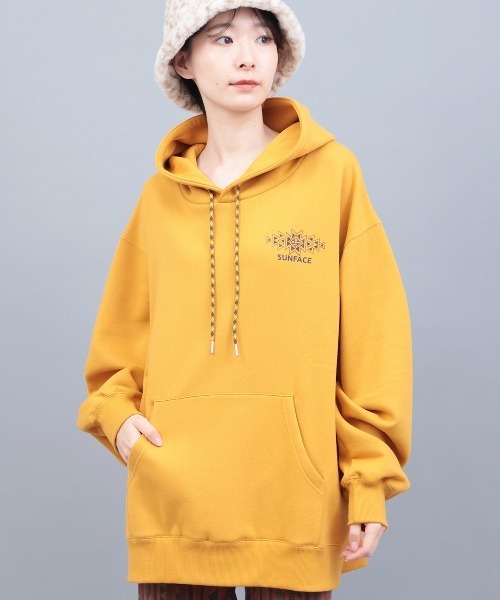 チチカカ（チチカカ）の「裏起毛サンフェイスプリントプルパーカー【ユニセックス】（パーカー・レディース・チャコールグレー/マスタード/カラフル・FREE）」の7枚目の写真