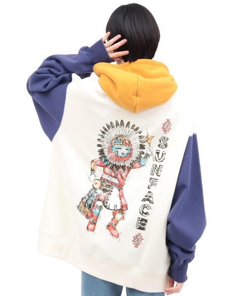 チチカカ（チチカカ）の「裏起毛サンフェイスプリントプルパーカー【ユニセックス】（パーカー・レディース・チャコールグレー/マスタード/カラフル・FREE）」の12枚目の写真