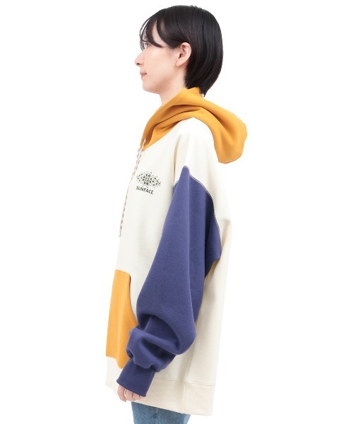 チチカカ（チチカカ）の「裏起毛サンフェイスプリントプルパーカー【ユニセックス】（パーカー・レディース・チャコールグレー/マスタード/カラフル・FREE）」の16枚目の写真