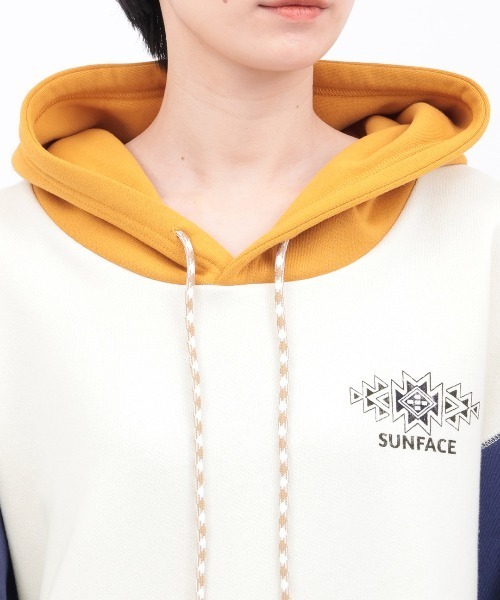 チチカカ（チチカカ）の「裏起毛サンフェイスプリントプルパーカー【ユニセックス】（パーカー・レディース・チャコールグレー/マスタード/カラフル・FREE）」の17枚目の写真